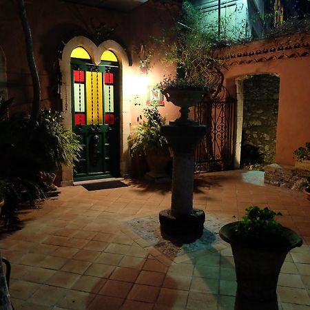 Hotel Villa Nettuno ตาออร์มินา ภายนอก รูปภาพ