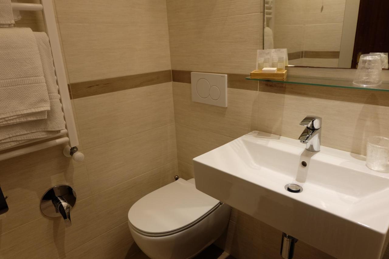 Hotel Villa Nettuno ตาออร์มินา ภายนอก รูปภาพ