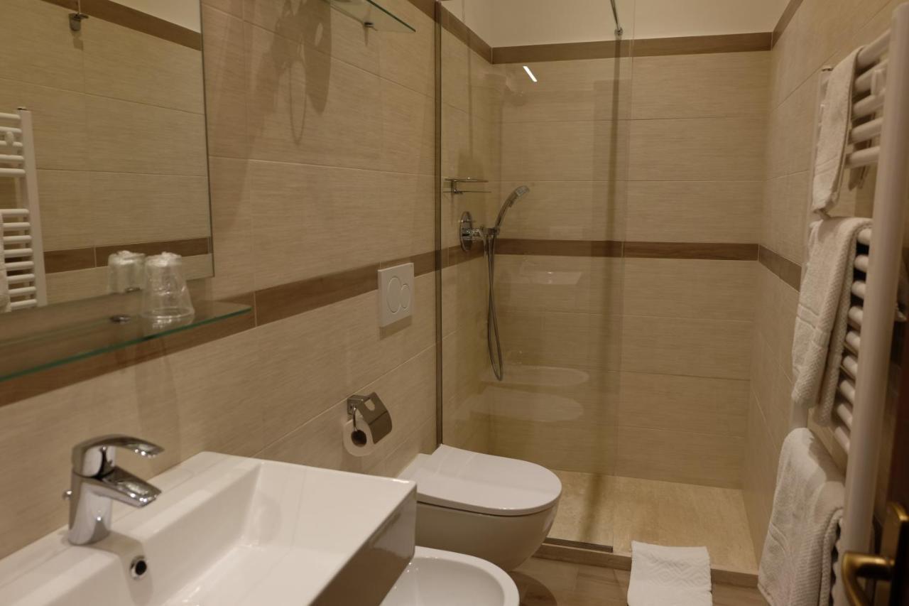 Hotel Villa Nettuno ตาออร์มินา ภายนอก รูปภาพ