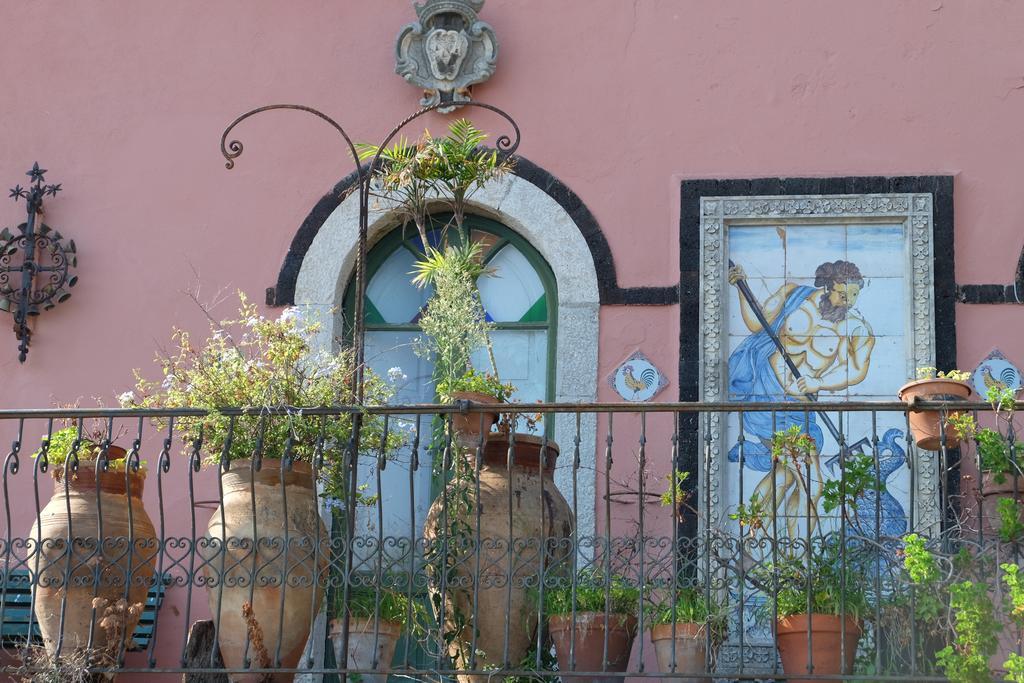 Hotel Villa Nettuno ตาออร์มินา ภายนอก รูปภาพ