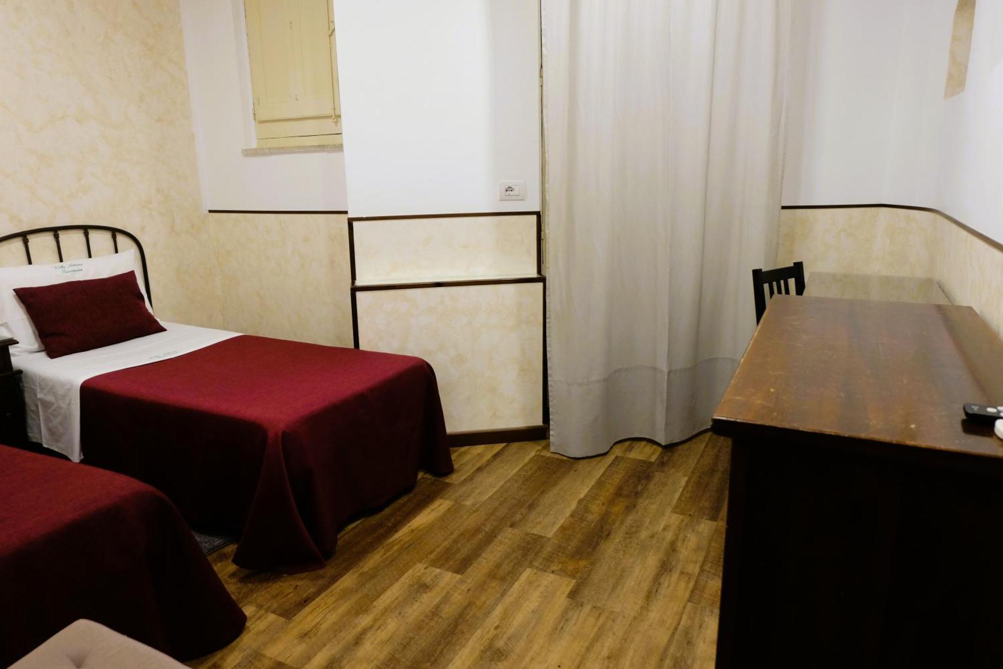 Hotel Villa Nettuno ตาออร์มินา ภายนอก รูปภาพ