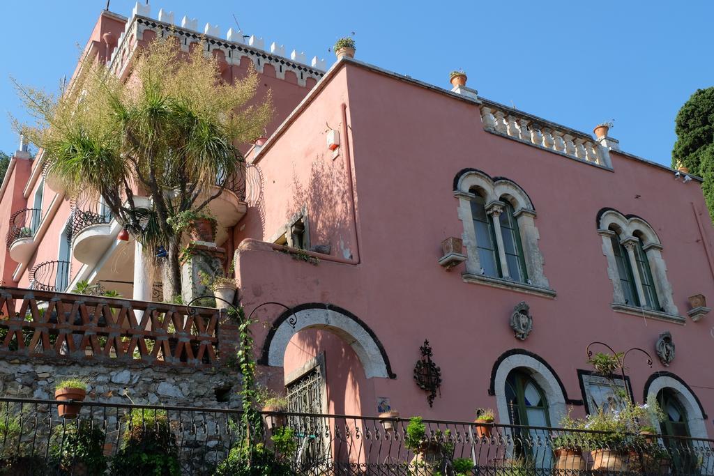 Hotel Villa Nettuno ตาออร์มินา ภายนอก รูปภาพ