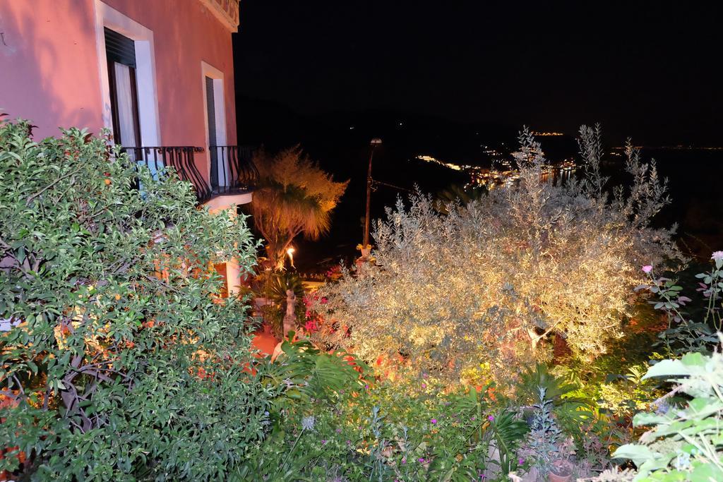 Hotel Villa Nettuno ตาออร์มินา ภายนอก รูปภาพ