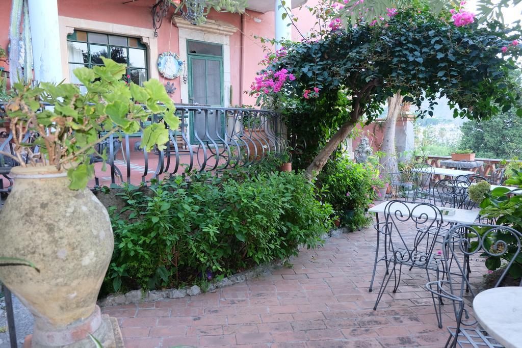 Hotel Villa Nettuno ตาออร์มินา ภายนอก รูปภาพ