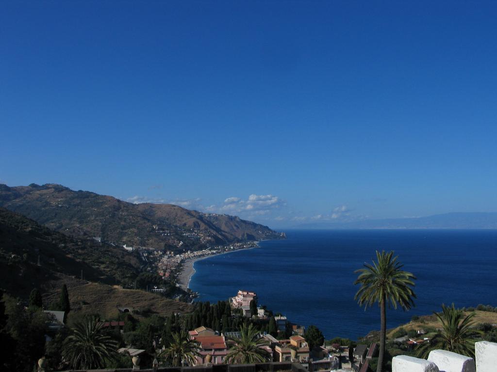 Hotel Villa Nettuno ตาออร์มินา ภายนอก รูปภาพ