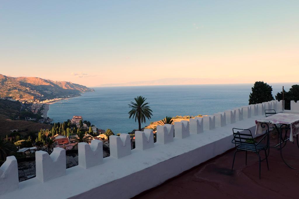 Hotel Villa Nettuno ตาออร์มินา ภายนอก รูปภาพ