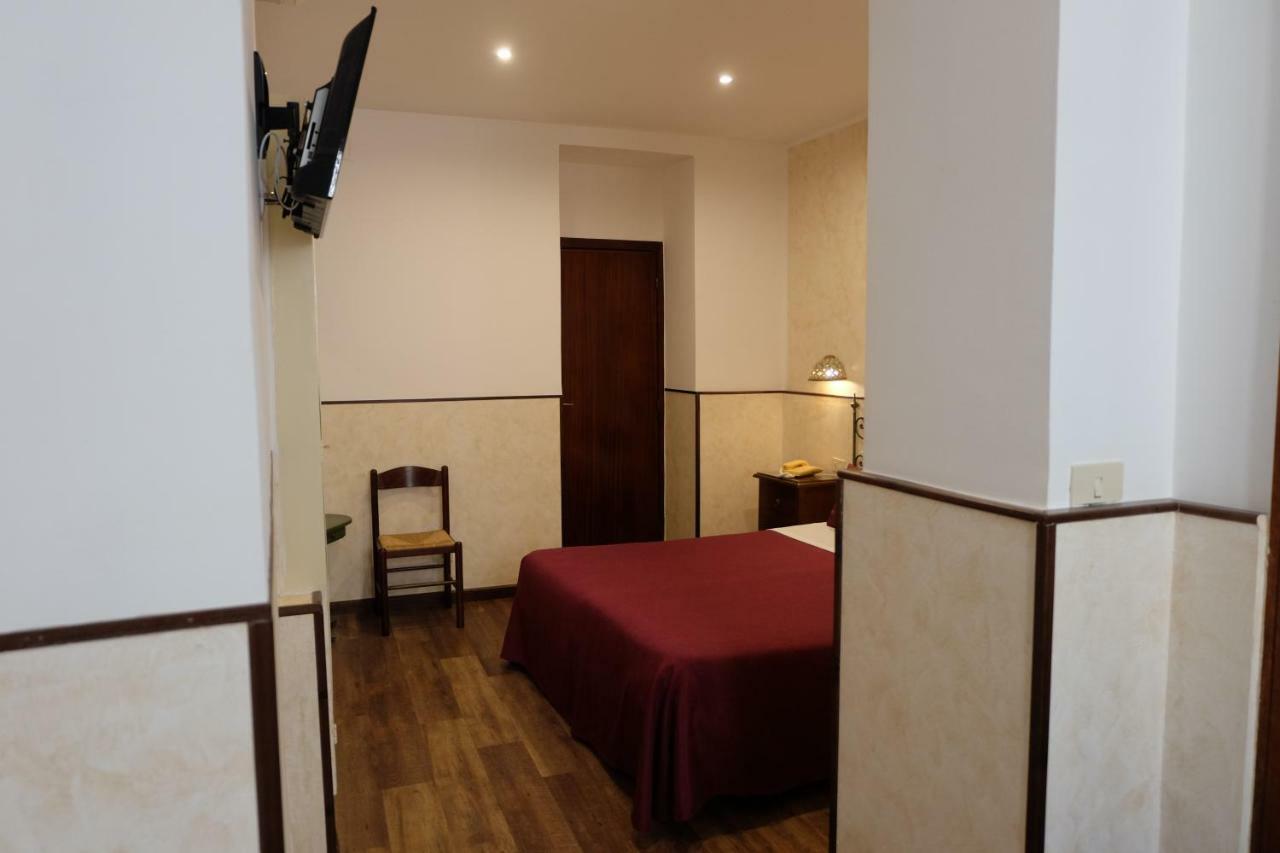 Hotel Villa Nettuno ตาออร์มินา ภายนอก รูปภาพ
