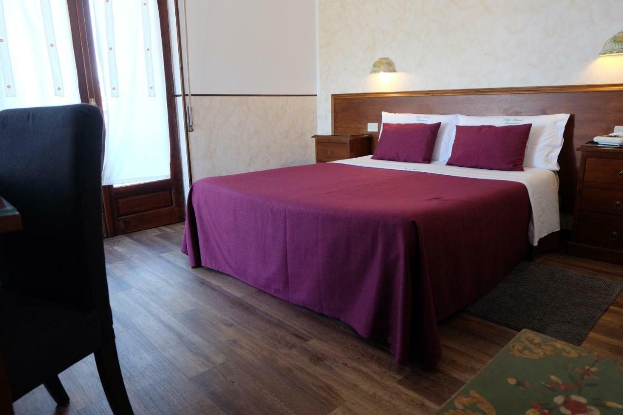 Hotel Villa Nettuno ตาออร์มินา ภายนอก รูปภาพ