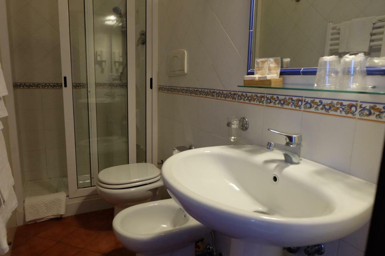 Hotel Villa Nettuno ตาออร์มินา ภายนอก รูปภาพ