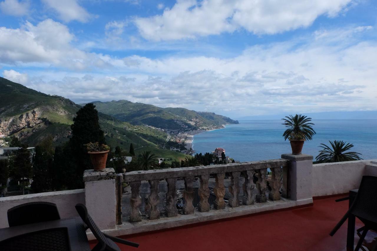 Hotel Villa Nettuno ตาออร์มินา ภายนอก รูปภาพ